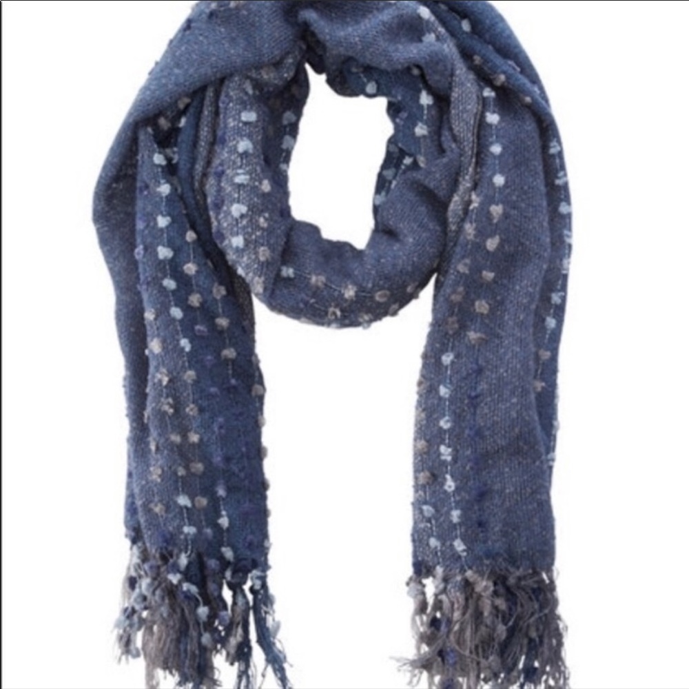Chloe + Isabel blanket rue royal knit scarf blue